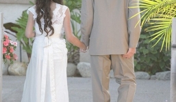 Rơi nước mắt đám cưới không có chú rể của cô dâu 11 tuổi