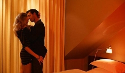  Dễ vướng tình một đêm vì... thức khuya