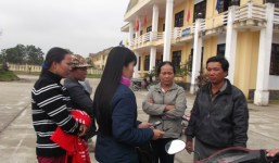 Làng quê rúng động bởi cô bé 12 tuổi “giở trò”