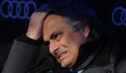 Mourinho buộc phải bán Oscar hoặc Hazard nếu muốn cải tổ hàng công