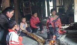 Nơi xếp hàng thâu đêm xin học, chỗ năn nỉ học sinh đến trường