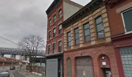 Cố trèo vào phòng bạn trai, cô gái trượt chân rơi từ tầng 4 tử vong