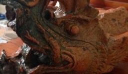 Phát hiện đầu rồng kỳ lạ khi đào đất