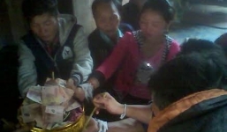 Muốn tán gái thì.. rót nước lã vào tai bạn gái