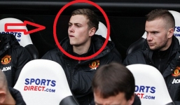 Cầu thủ lạ mặt trên băng ghế dự bị M.U là ai?