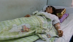 Bố chồng 73 tuổi cầm dao chém liên tiếp con dâu