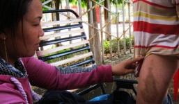 Cả làng đòi xử mẹ kế: 'Thà chết chứ không về nhà'