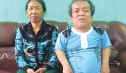 Chuyện tình từ khói thuốc lào của ông lão tí hon bốn đời vợ