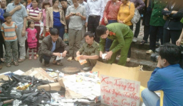 Hà Nội: Thu giữ và tiêu hủy hàng nghìn khẩu súng tại lễ hội chùa Hương