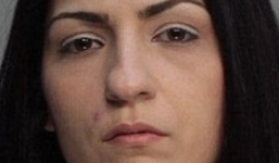 Phẫn nộ người phụ nữ vừa quay phim sex vừa ngược đãi động vật.