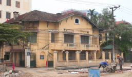 Cận cảnh những 'ngôi nhà ân nghĩa' khiến đường bị bẻ cong