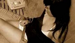 Gã trai lôi thiếu nữ vào nhà, khóa cửa rồi làm nhục suốt đêm