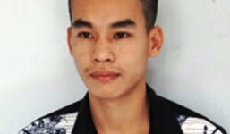 'Ăn' chém tới tấp vì lỡ... cười