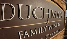 Sốc: Triệu phú Mỹ đột nhập nhà máy rượu để ăn cắp