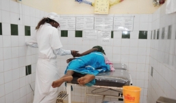 Đau lòng bé gái 10 tuổi bị cưỡng hiếp mang thai đôi