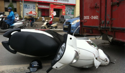 Tai nạn trên cầu vượt Láng Hạ, một người nhập viện cấp cứu