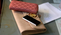 Bé trai 4 tuổi bị cướp giật túi xách 240 triệu đồng