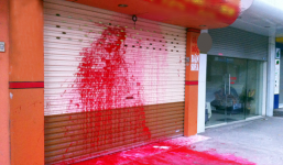 Clip: Người dân Hà Nội bị 'khủng bố' bằng 'bom' bẩn