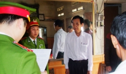 Giám đốc 'ăn' 1,7 tỉ đồng thức ăn chăn nuôi