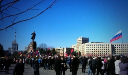 Hai thành phố lớn ở miền Đông Ukraine tuyên bố độc lập