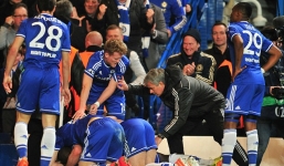 Mourinho ăn mừng “cực dị” mừng Chelsea vào bán kết