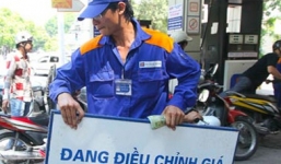 Vì sao giá xăng dầu thường được tăng vào nửa đêm?