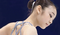 “Nữ hoàng trượt băng” Kim Yu-Na đẹp hút hồn trong bản cover Let it go