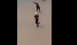 Cầm dao “náo loạn” Ngã Tư Sở giờ tan tầm, súng nổ vang trời