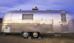 Giết con, nhồi trong hộp nhựa mang theo bên mình suốt 9 tháng