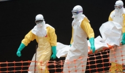 Guinea: Hơn 100 trường hợp tử vong vì virus Ebola