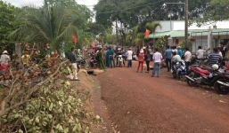 Hàng trăm người xem dựng lại hiện trường vụ giết người