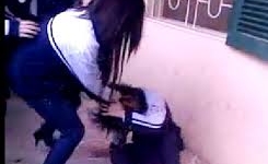 Lại xuất hiện clip nữ sinh lên gối, tát bạn giữa lớp