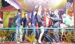 Những hình ảnh phản cảm tại lễ hội Đền Hùng