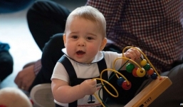 Chùm ảnh đầu tiên của Hoàng tử bé trong chuyến công du hoàng gia