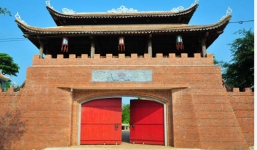 Cận cảnh những chiếc cổng hoành tráng như hoàng thành của đại gia Thạch Thất