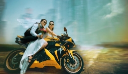 Trọn bộ ảnh cưới 'độc' của cặp đôi mê mô tô phân khối lớn