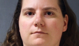 Đầu độc con bằng muối dẫn đến chấn thương não