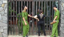 Một bộ đội phục viên bị 3 kẻ lạ mặt xông vào nhà cắt cổ chết