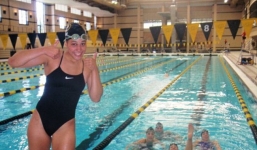 Vận động viên bơi lội 20 tuổi bị hiếp dâm tập thể