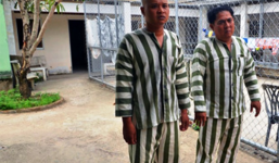 TPHCM: Bắt hai tên trong băng chuyên dàn cảnh, trộm xe tay ga