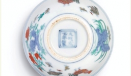 Chi 756 tỷ đồng để mua một bát sứ