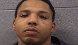 Hãm hiếp bé 4 tuổi rồi trốn trong tủ quần áo hút thuốc