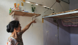 Hàng chục người dân có nhà nhưng không thể ở