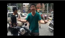 Clip: Yanbi lại bị 141 bắt vì không đội mũ bảo hiểm