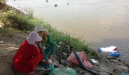 Đau đớn nhận xác con trai 3 tuổi trôi trên sông Sài Gòn