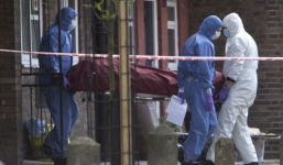 Chặt đầu vợ rồi quay mũi dao tự đâm mình bị thương nghiêm trọng