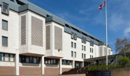 Chồng siết cổ vợ đến chết rồi vứt xác xuống cánh đồng