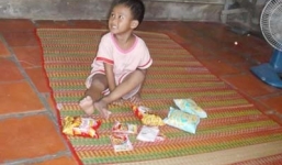 Xôn xao bé trai bốn tuổi bỗng dưng... biết đọc chữ