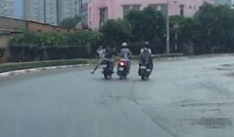 Những pha cướp giật túi xách táo bạo giữa đường