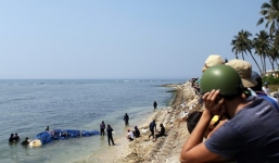 Lai dắt cá voi 5 tấn từ Trường Sa về chôn tại đảo Lý Sơn